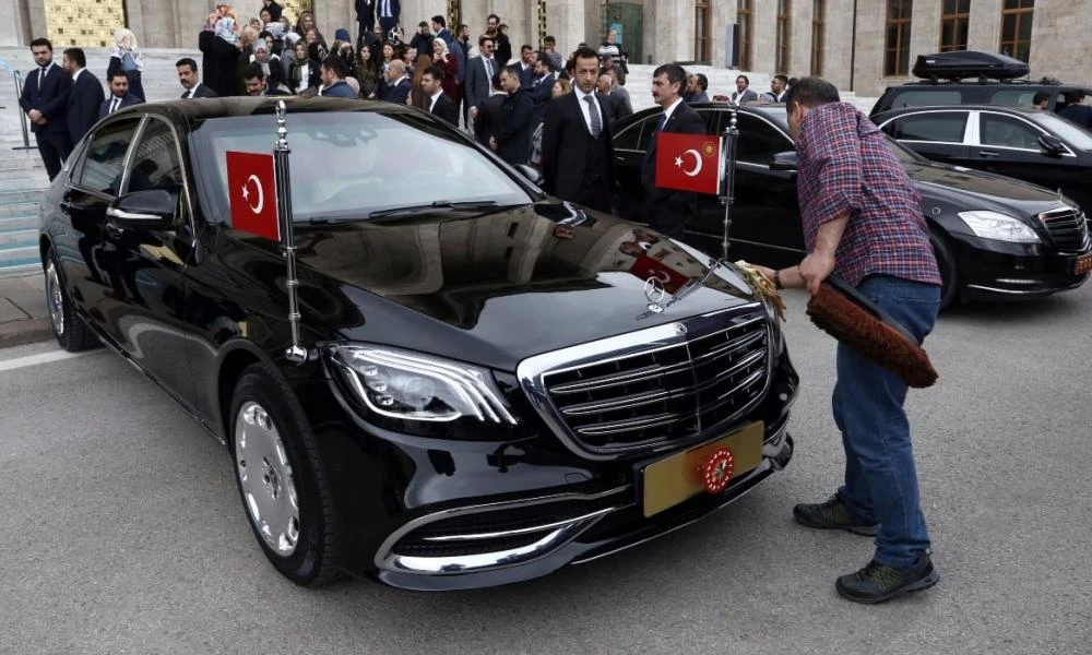 Μια απλή και ταπεινή... λιμουζίνα επιλέγει για τις μετακινήσεις του ο Ερντογάν!